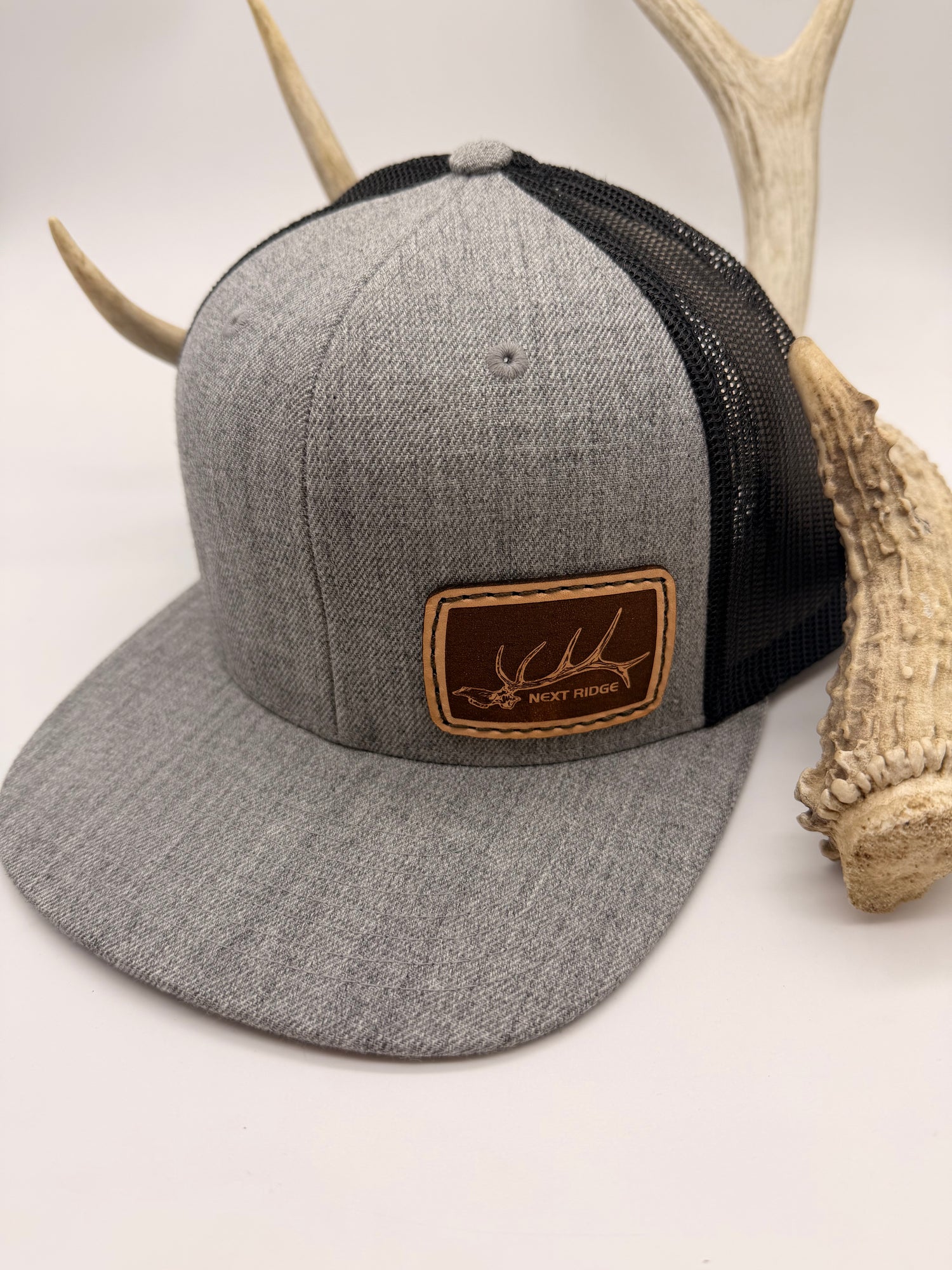 Elk Euro | Gray & Black Flatty