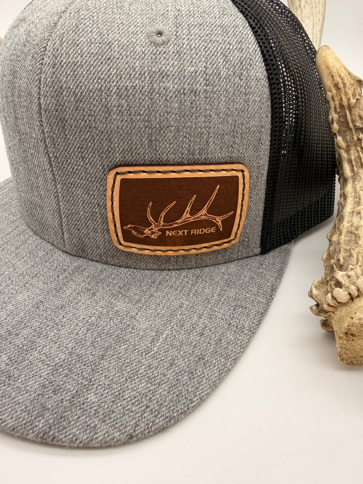 Elk Euro | Gray & Black Flatty